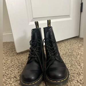 Black women dr.martens also UNISEX, leather, perfect condition